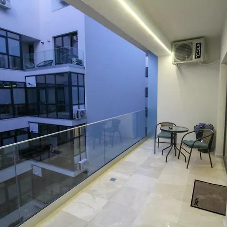 Parliament 19 Apartment *